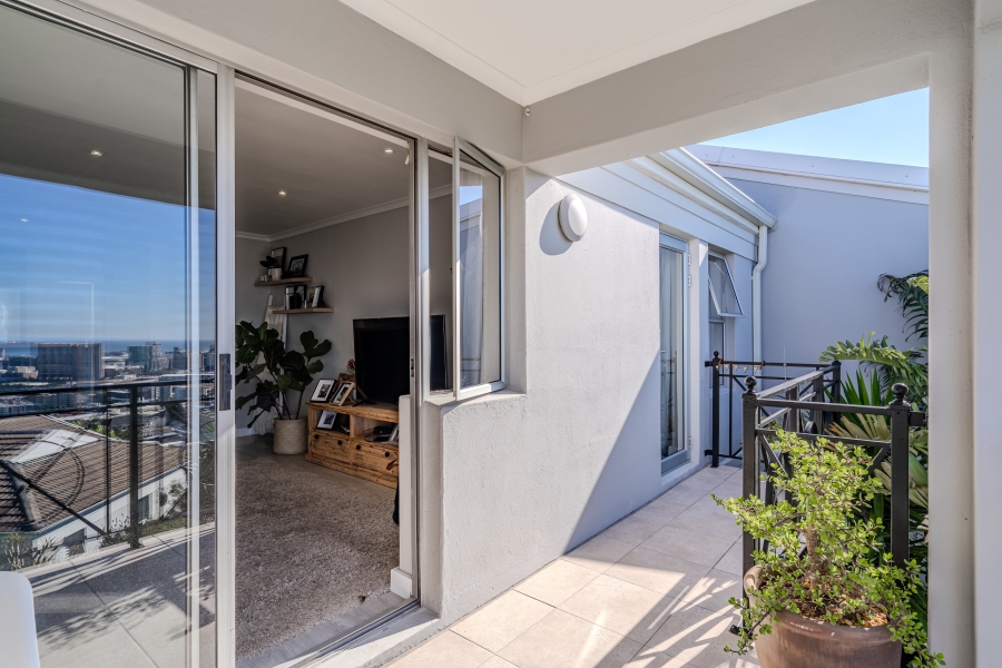 2 Bedroom Property for Sale in Vredehoek Western Cape
